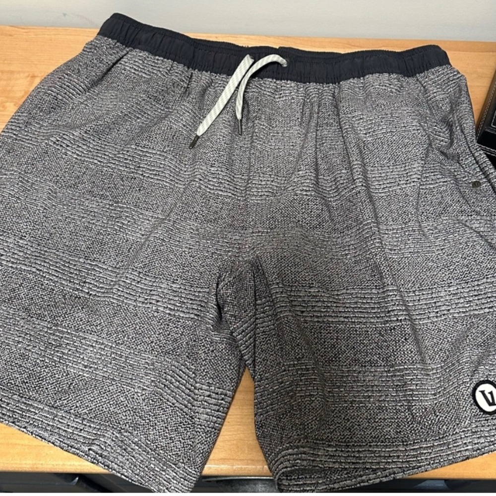 Men’s Vuori Kore Short Size Large